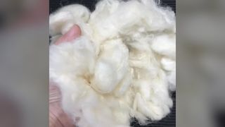 6D×51MM Lyocell 70J Staple Fiber, Serat Lyocell Penyerap Kelembapan Ramah Lingkungan untuk Pakaian