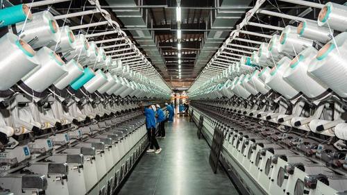 Berita perusahaan terbaru tentang Perbedaan Antara Serat Katun dan Poliester: Analisis Profesional Mendalam