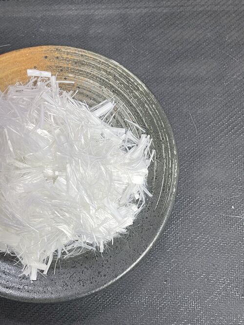 Berita perusahaan terbaru tentang Bahan yang umum digunakan dalam industri pengolahan dan manufaktur - serat pendek polipropilena