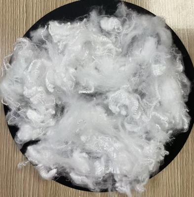 Harga yang bagus Virgin Polyester Staple Fiber 1.56dtex 51mm Putih Ketahanan Tinggi on line
