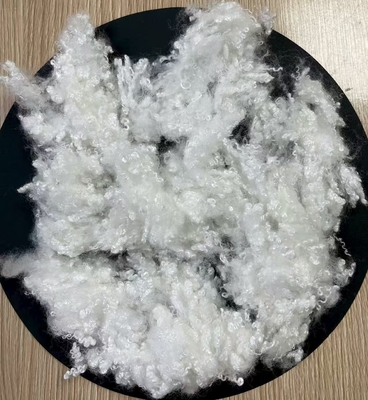 Harga yang bagus Bahan Pengisi Serat Polyester Konjugasi Kerongkongan Kekuatan Tinggi 32mm on line