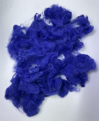 Harga yang bagus Serat Stapel Poliester Daur Ulang dengan Kandungan Minyak 0,2% dan Kehalusan 0,7-15dtex dalam Warna Biru Safir on line
