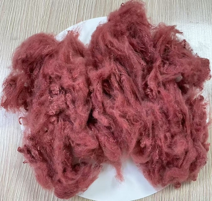 Harga yang bagus Serat Staple Polyester Daur Ulang 1.5D 38mm Dope Dicat Merah on line