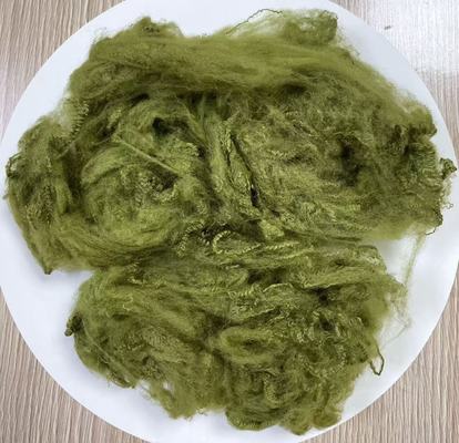 Kualitas Recycled Polyester Staple Fiber with 255-265°C Melting Point in Bright Army Green and High Wrinkle Resistance pabrik