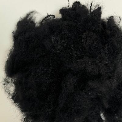 Serat Staple Polyester Hitam Daur Ulang 6D × 51mm dengan Sifat Water Repellent untuk Pengisian dan Penggunaan Non Woven