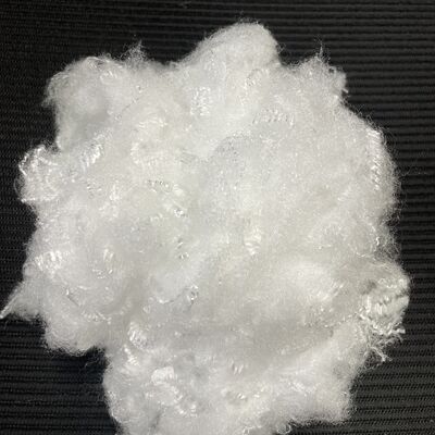 Kualitas 1.67D × 38mm Premium Segitiga Profil Serat Staple dengan Kecantikan yang Luar Biasa untuk Benang & Kain pabrik