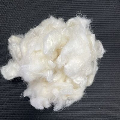 Harga yang bagus Premium 6D*51mm lyocell 70J Serat, lembut, ramah kulit Bahan baku tekstil selulosa alami untuk pembuatan tempat tidur pakaian on line
